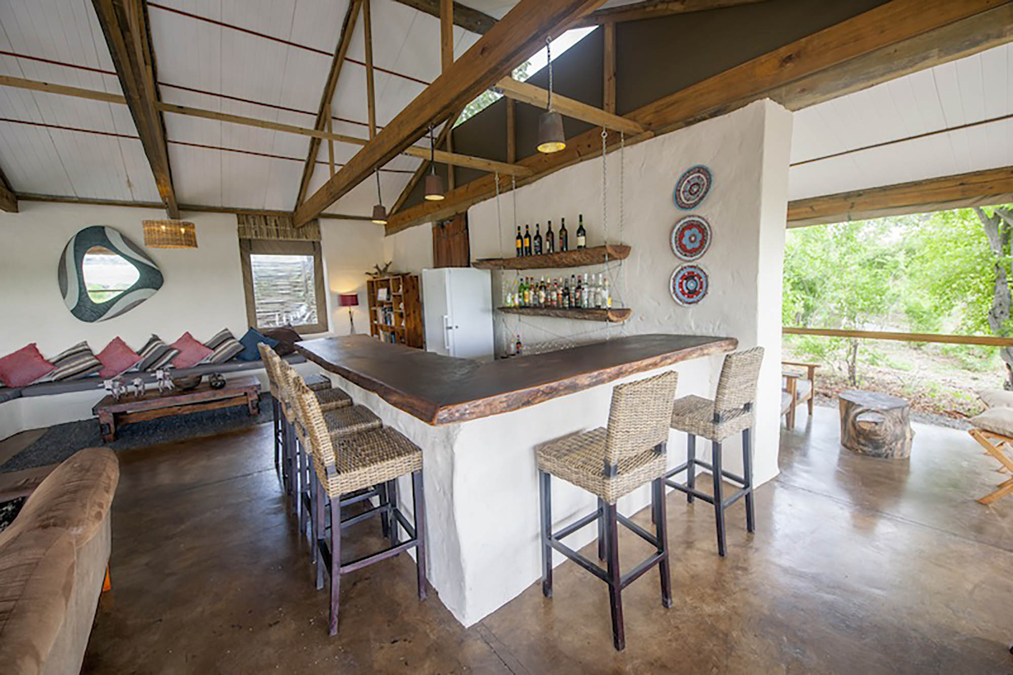 this friendly lodge is ideally positioned to take advantage of this incredible region. Offering spectacular views of the sweeping floodplains