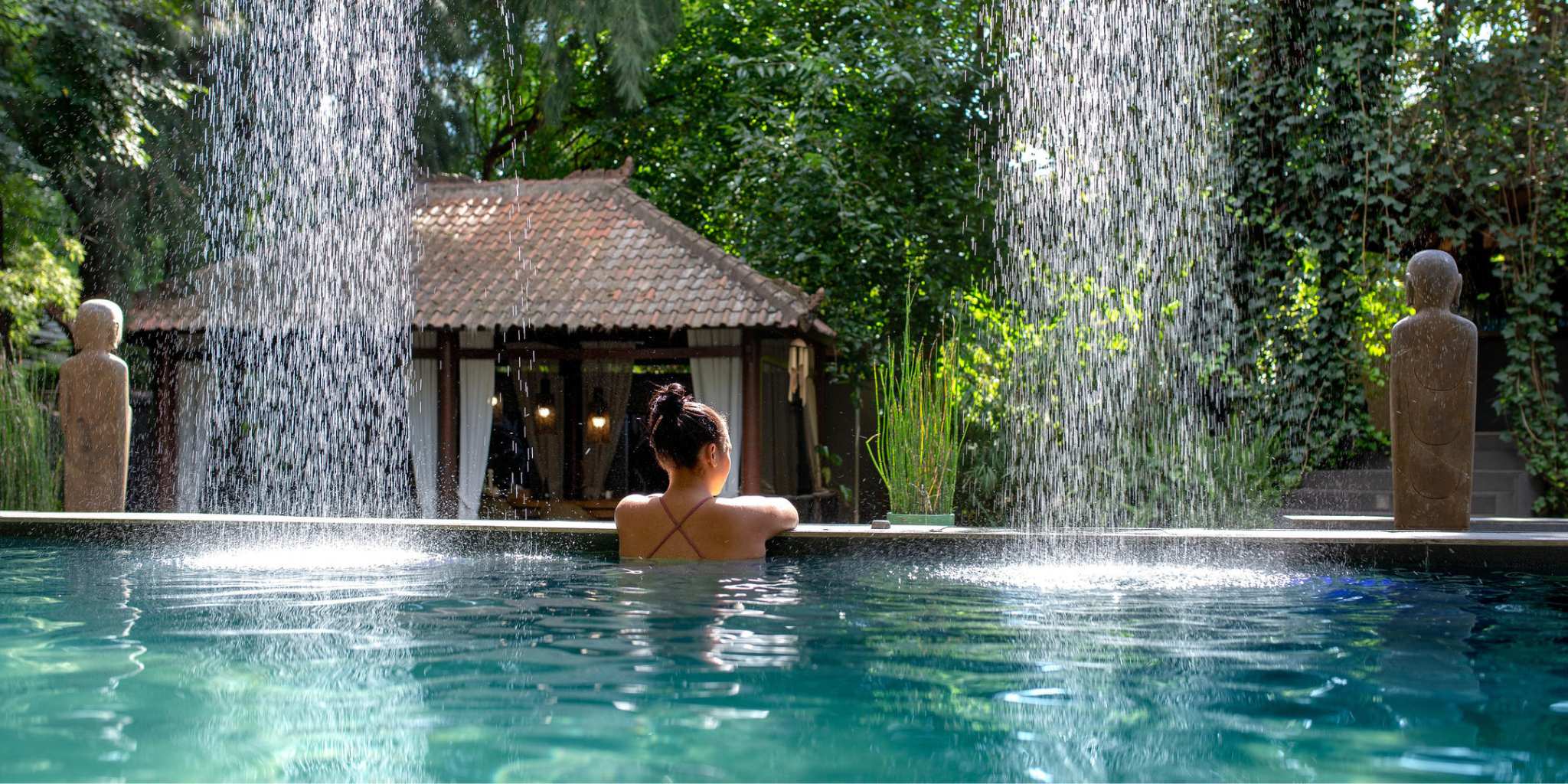 Infinity spa pool looking onto wildlife