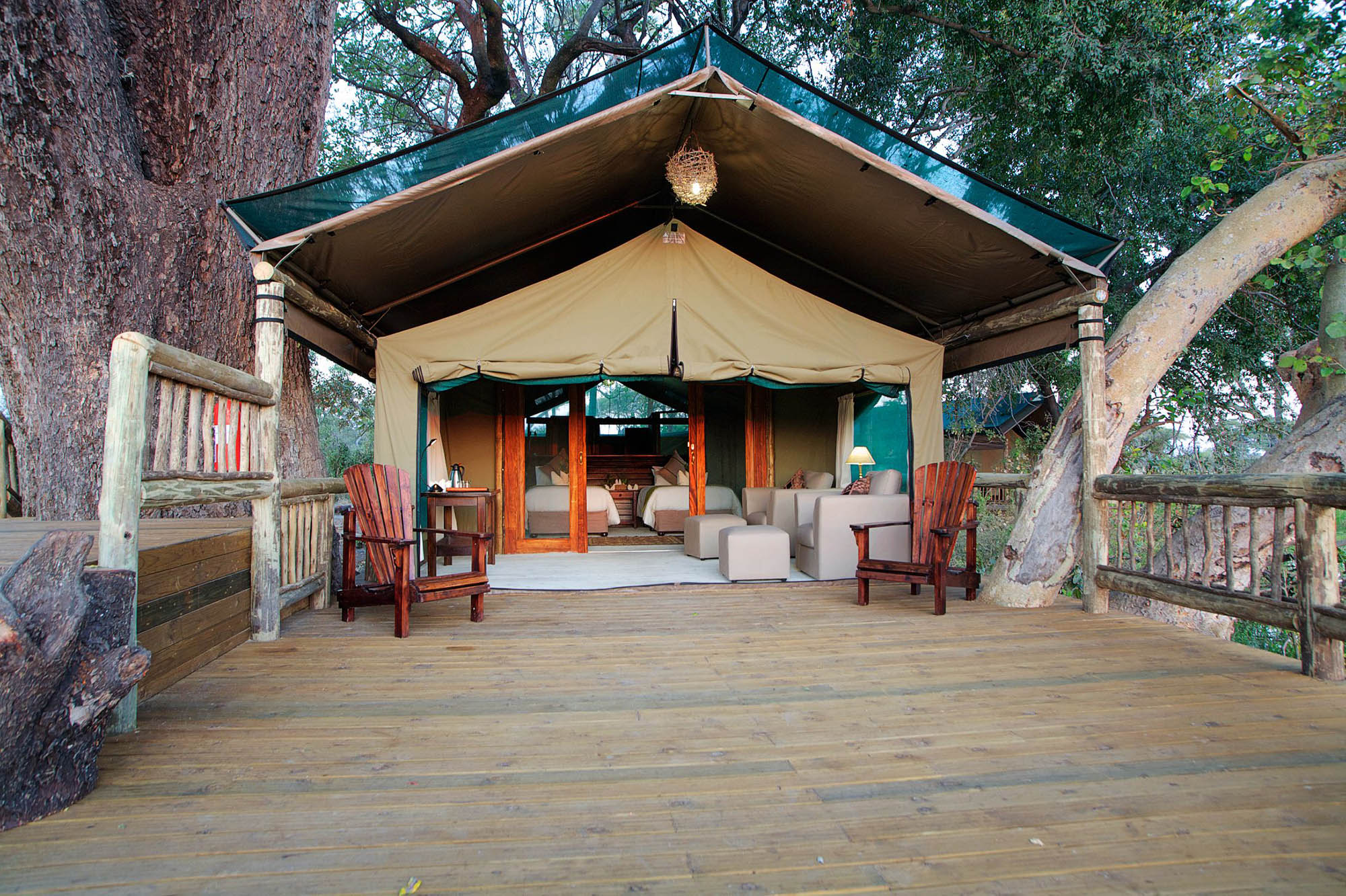 separated from Ntswi Island by the Boro River channel. Each guide takes two guests by mokoro to different areas of the Reserve