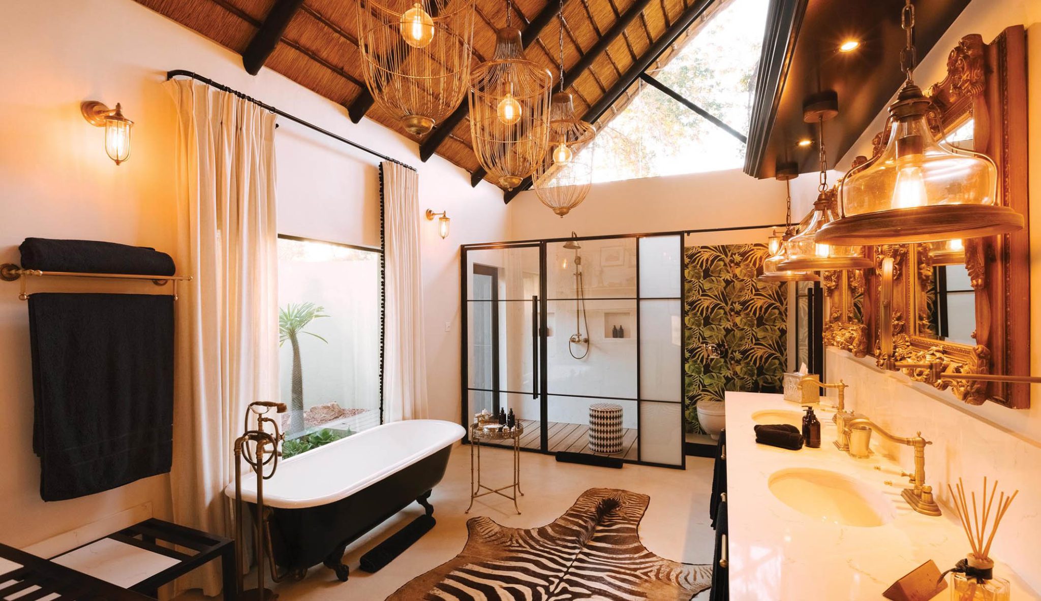 Kings Camp Luxury Suite Decor