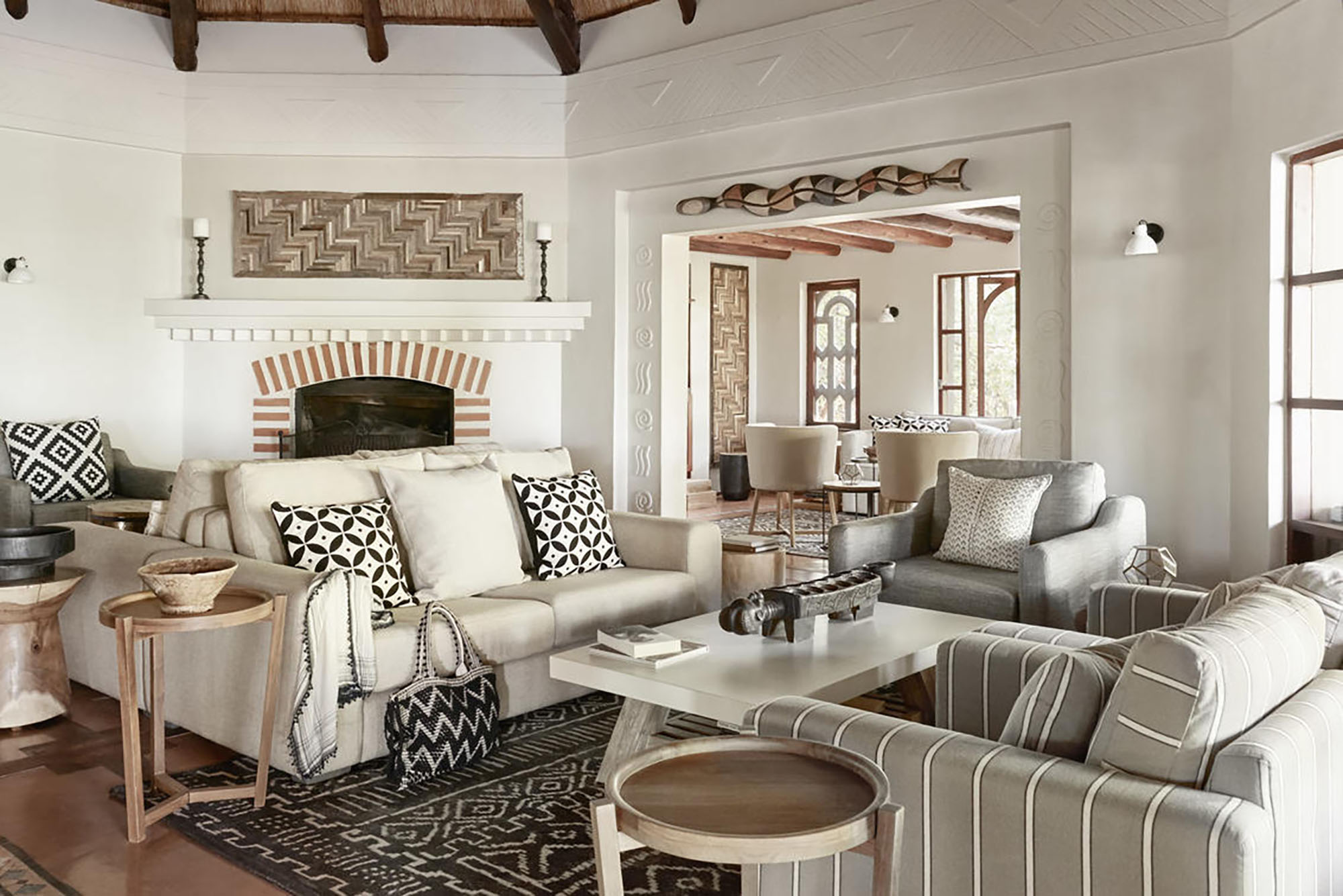 all of which are individually designed to blend in perfectly with the topography and natural vegetation of the surrounding area. The cottage floor plates measure 61 square metres in area. Each luxury cottage has its own en-suite bathroom with a large sunken handcrafted bath