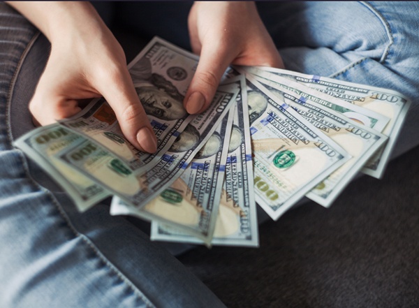 Zimbabwe Bans Use of Foreign Currency as Legal Tender