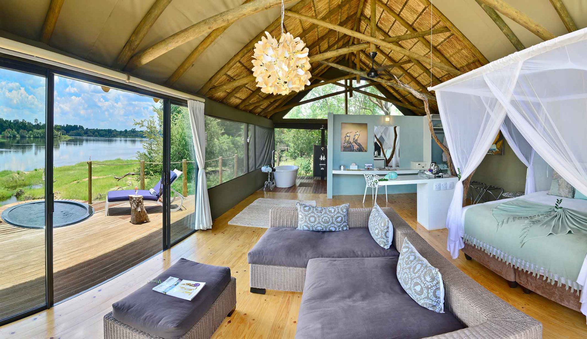 Victoria Falls River Lodge: Luxury Suite