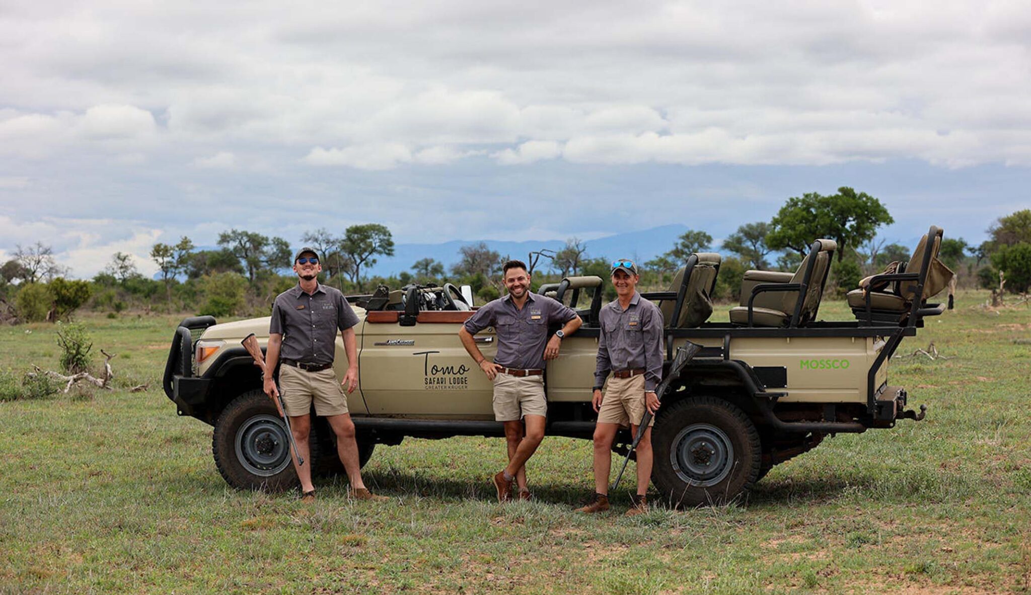 Safari guides and vehicle at Tomo Safari Lodge